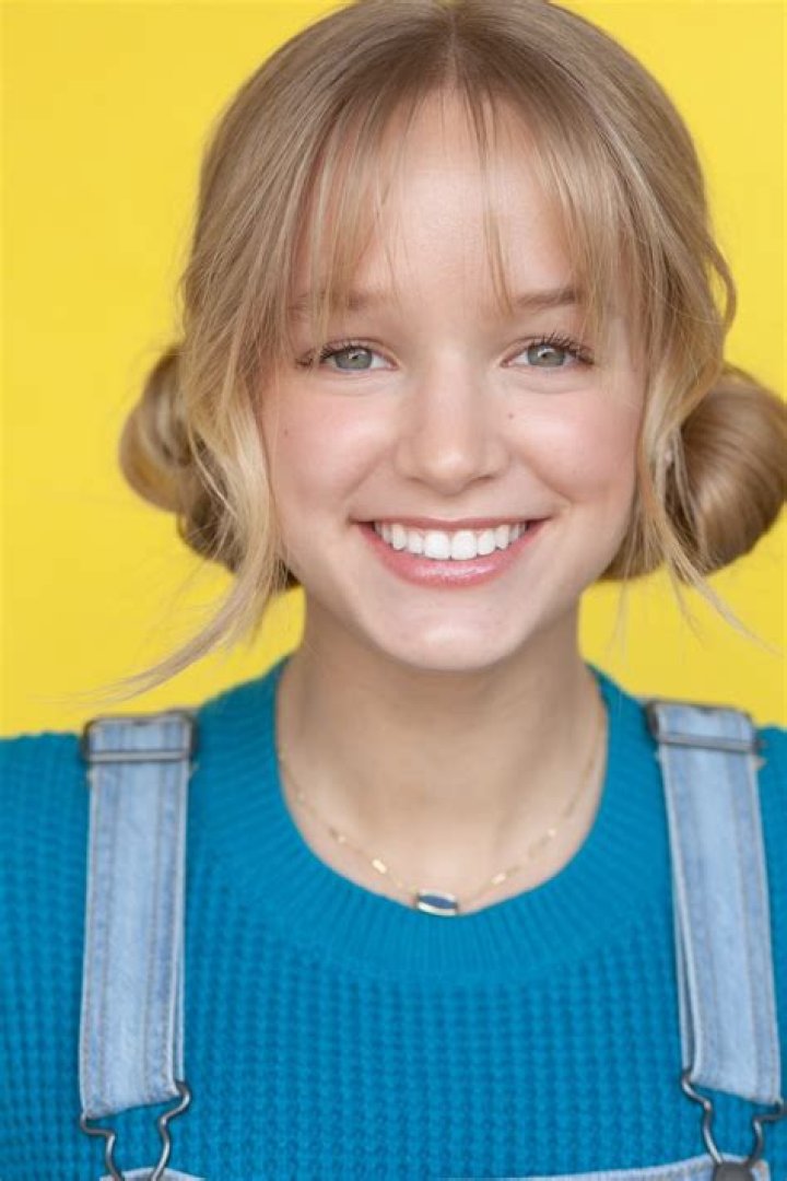 Mia Z: Rising Star in the Entertainment Industry